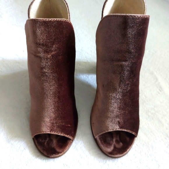 STEVE MADDEN KAITT  BROWN VELVET BOOTIES - Picture 10 of 10